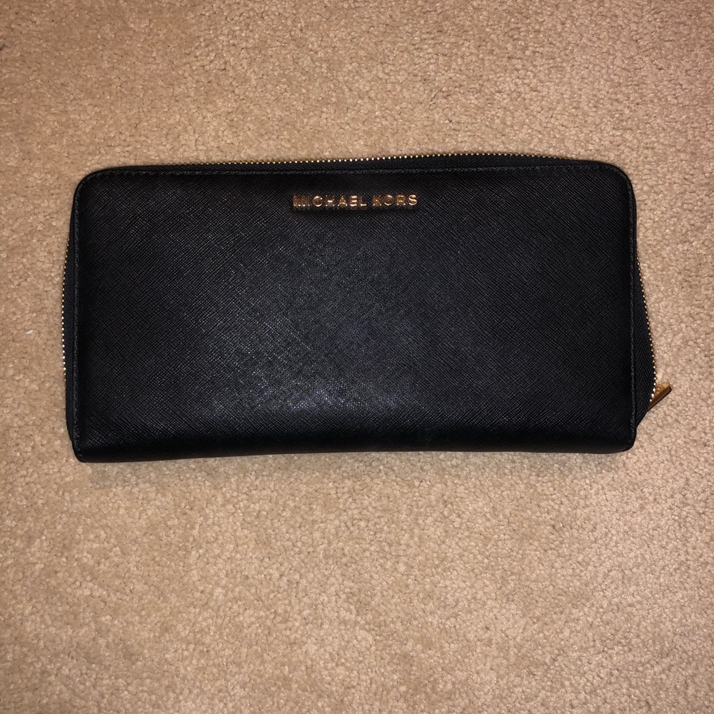 Large Michael kors wallet